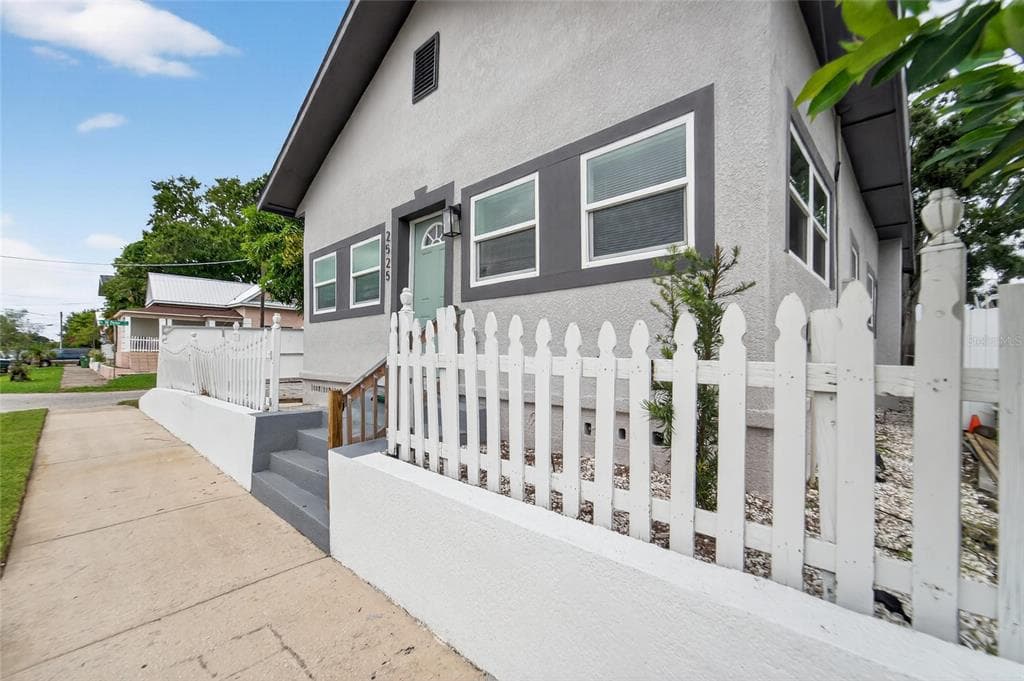 2525 W BEACH STREET TAMPA, FL 33607