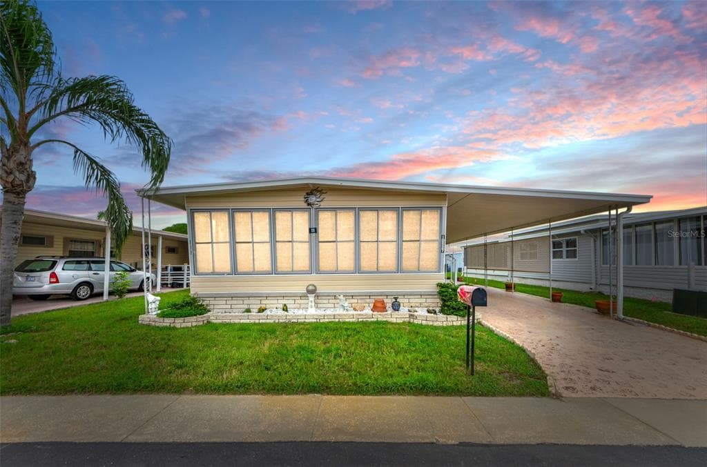 10527 TAHITIAN LANE UNIT 111 LARGO, FL 33773