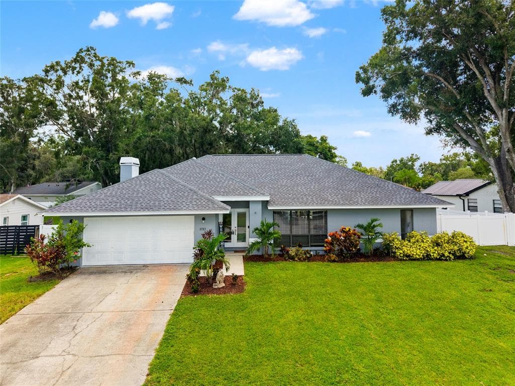 3757 E LAKE DRIVE LAND O LAKES, FL 34639