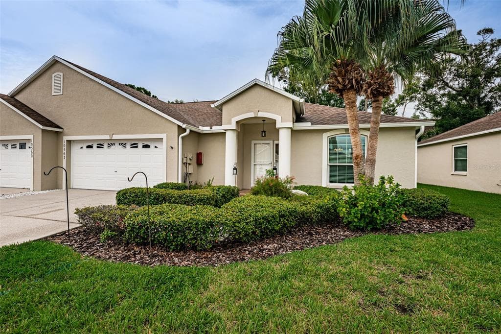 10562 ALVARADO COURT SEMINOLE, FL 33772