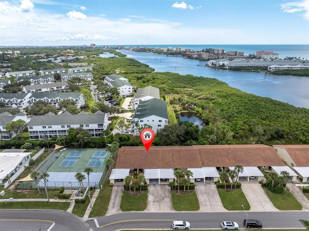 10122 REGAL DRIVE LARGO, FL 33774