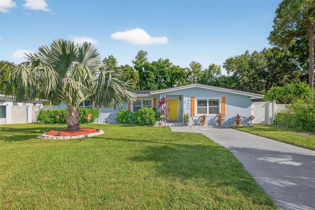 8640 GARDENIA DRIVE SEMINOLE, FL 33777
