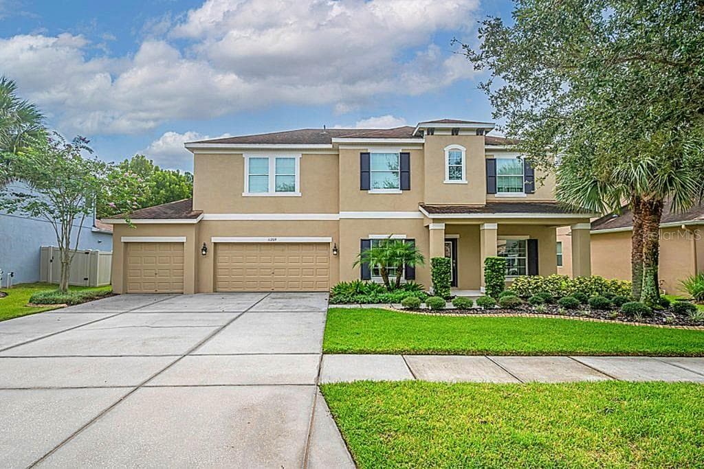 11209 COVENTRY GROVE CIRCLE LITHIA, FL 33547