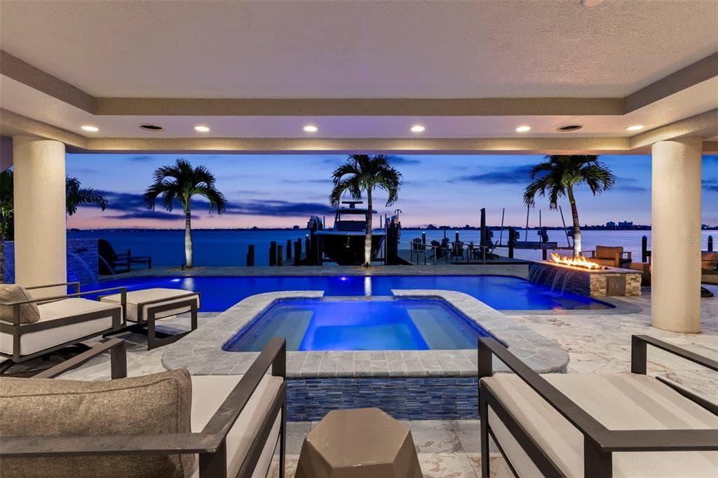 5907 BAYVIEW CIRCLE S GULFPORT, FL 33707