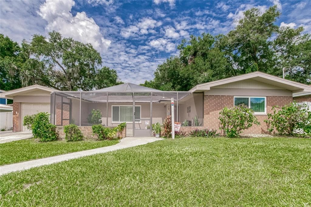 207 GLENDALE DRIVE BRANDON, FL 33511