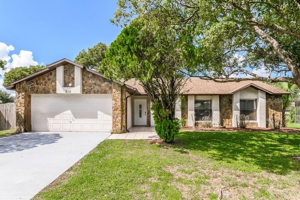 610 N DELMONTE COURT KISSIMMEE, FL 34758