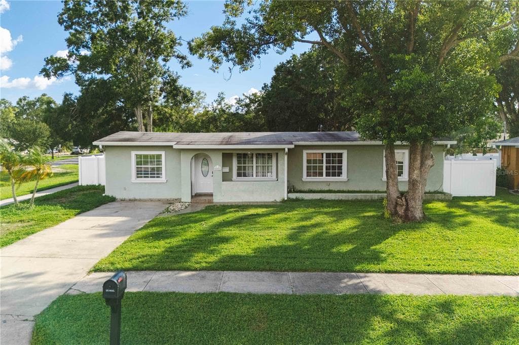 4802 N MENDENHALL DRIVE TAMPA, FL 33603