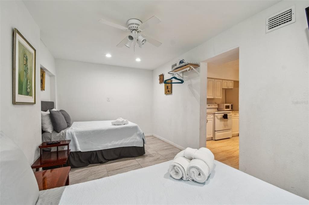 1377 S WASHINGTON AVENUE UNIT 2 CLEARWATER, FL 33756