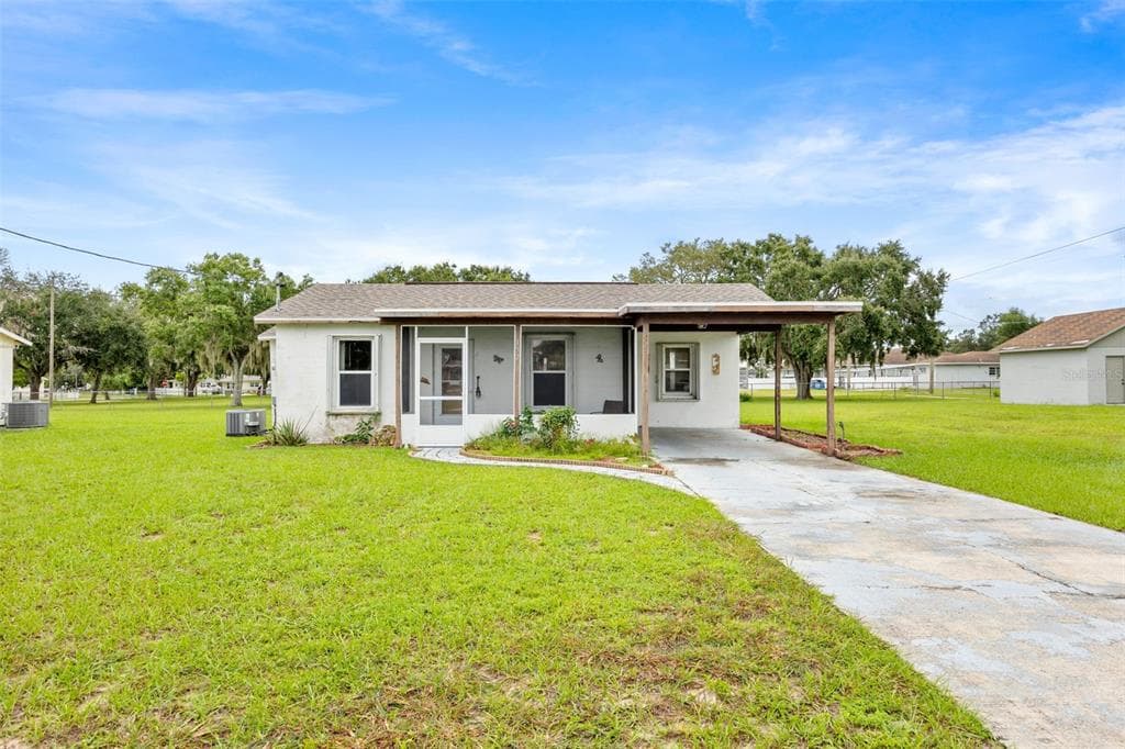 152 N 6TH STREET EAGLE LAKE, FL 33839