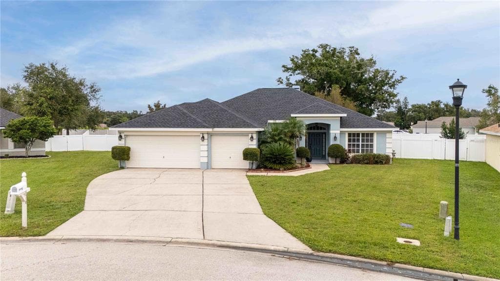 176 AMBER BOULEVARD AUBURNDALE, FL 33823