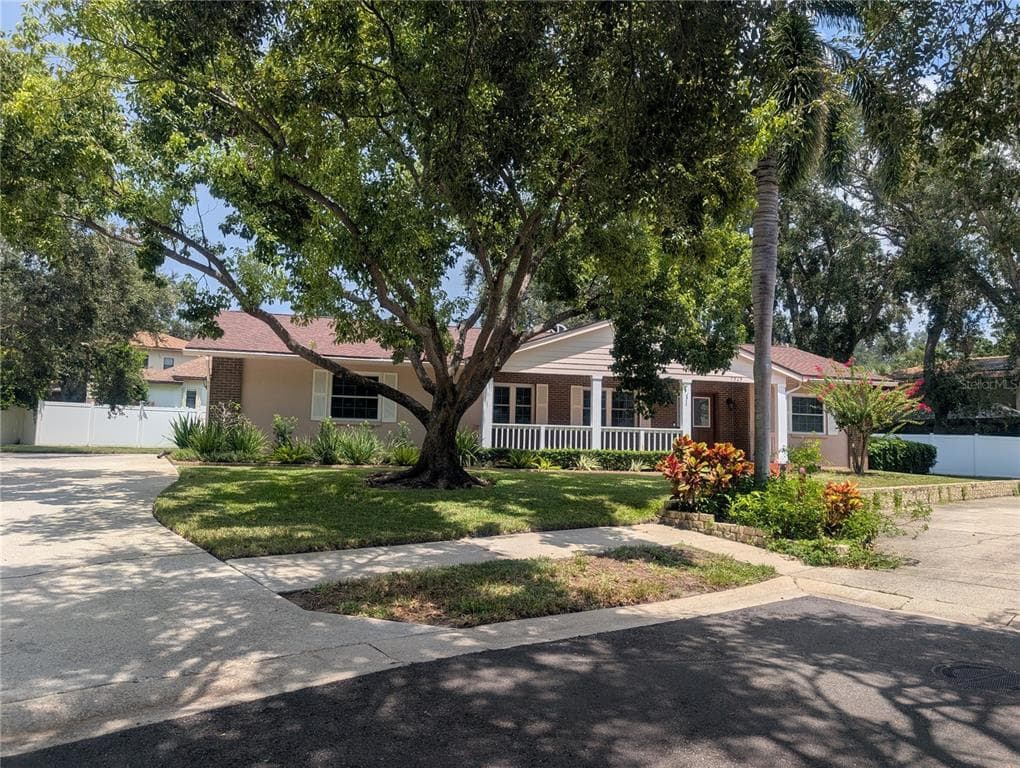 7525 PESCADOR PLACE SEMINOLE, FL 33772