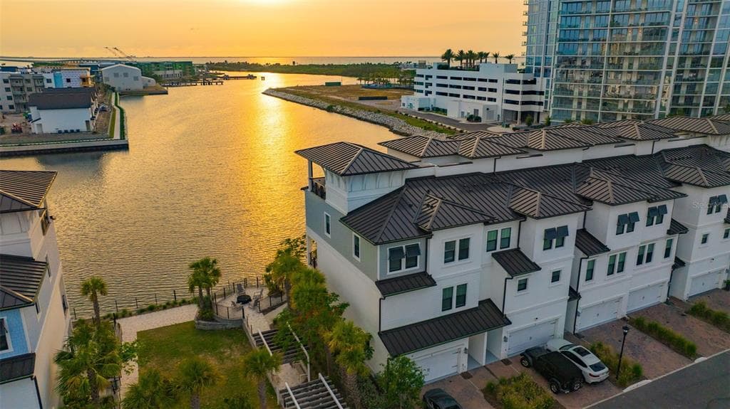 5351 BRIDGE STREET UNIT 32 TAMPA, FL 33611