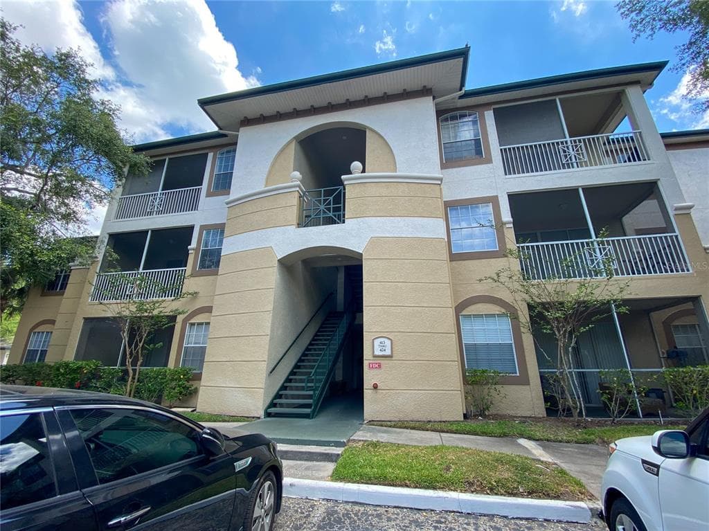 17101 CARRINGTON PARK DRIVE UNIT 424 TAMPA, FL 33647