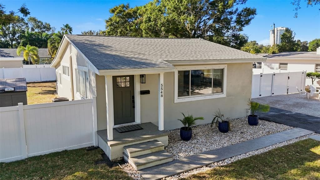 5548 DARTMOUTH AVENUE N ST PETERSBURG, FL 33710