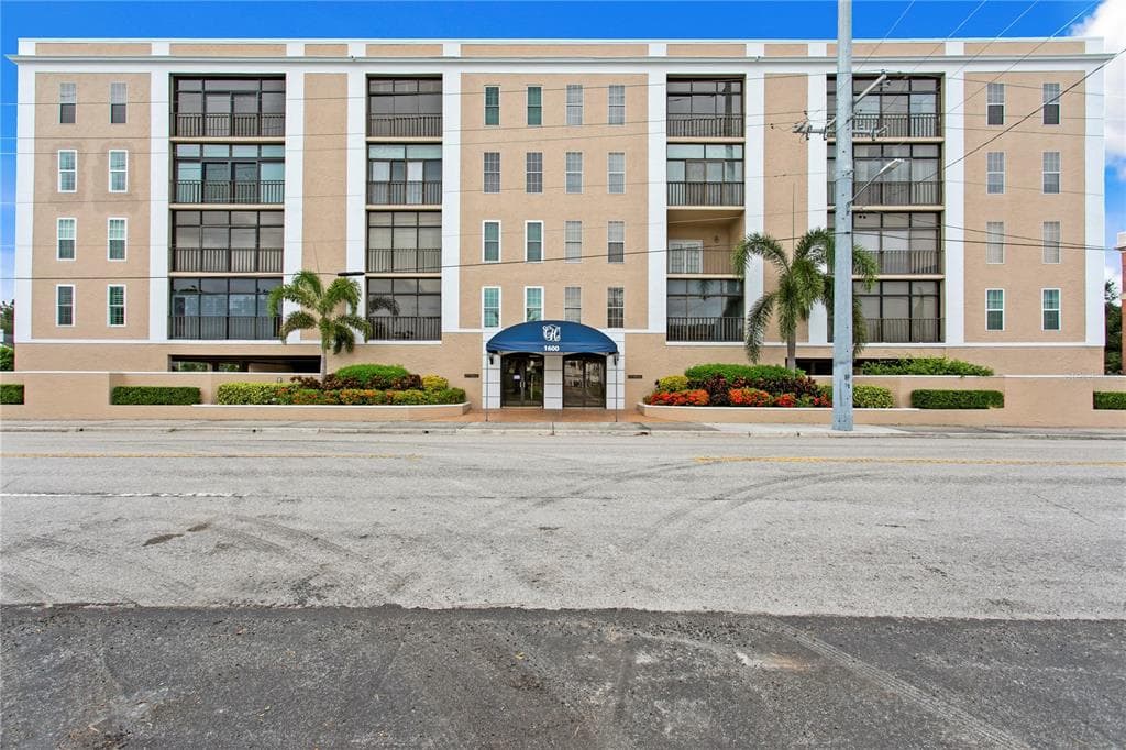 1600 S MACDILL AVENUE UNIT 204 TAMPA, FL 33629
