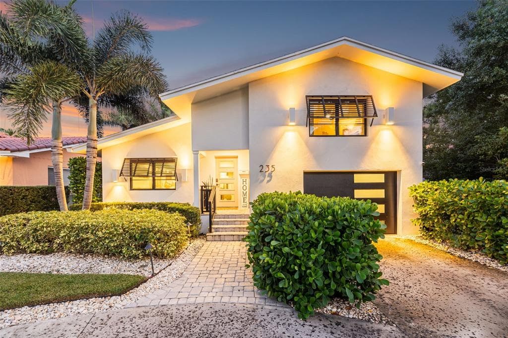 235 SNELL ISLE BOULEVARD NE ST PETERSBURG, FL 33704