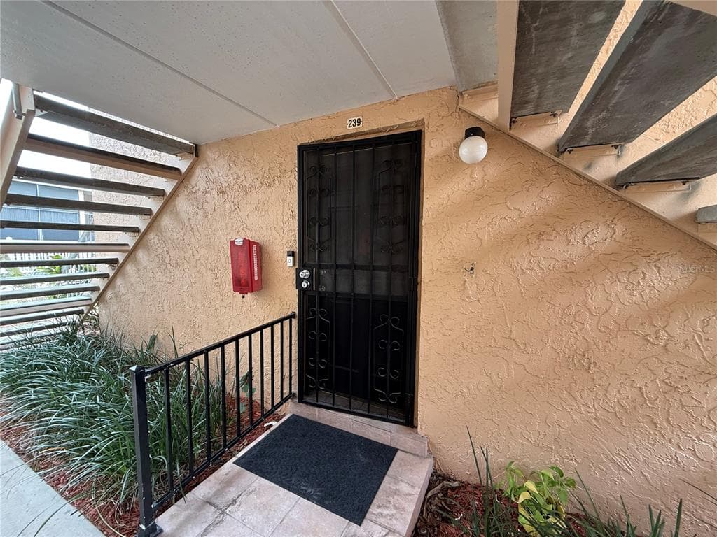 4715 JOSEPH COURT UNIT 239 TAMPA, FL 33614