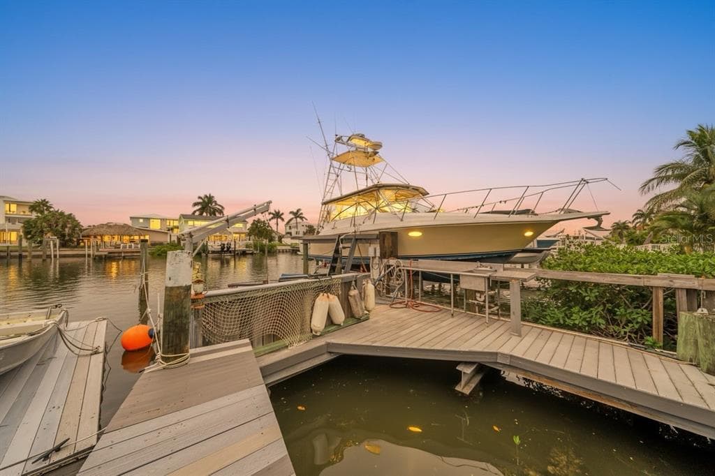 17714 LONG POINT DRIVE REDINGTON SHORES, FL 33708