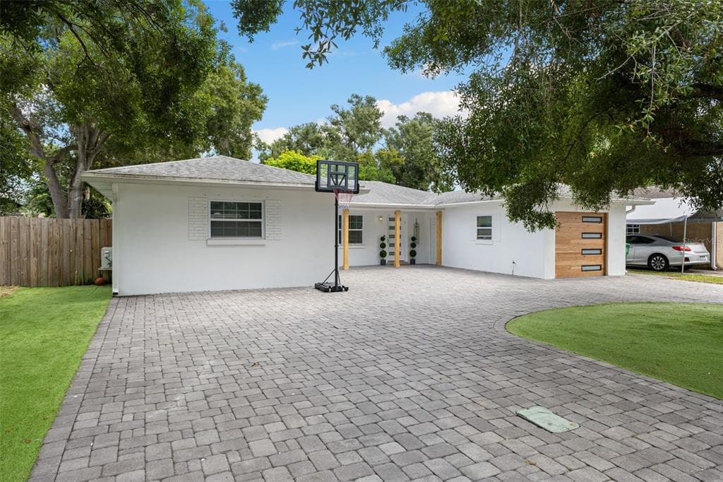 2404 S HALE AVENUE TAMPA, FL 33629