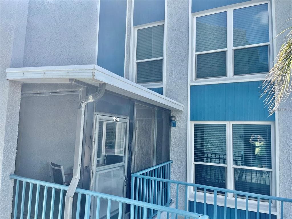 253 REX PLACE UNIT E MADEIRA BEACH, FL 33708