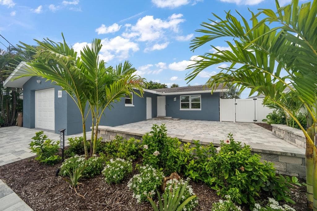 2109 BAY BOULEVARD INDIAN ROCKS BEACH, FL 33785