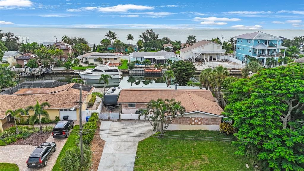 3560 BEACH DRIVE SE ST PETERSBURG, FL 33705