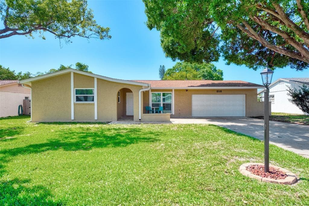 818 PLUM TREE LANE SARASOTA, FL 34243