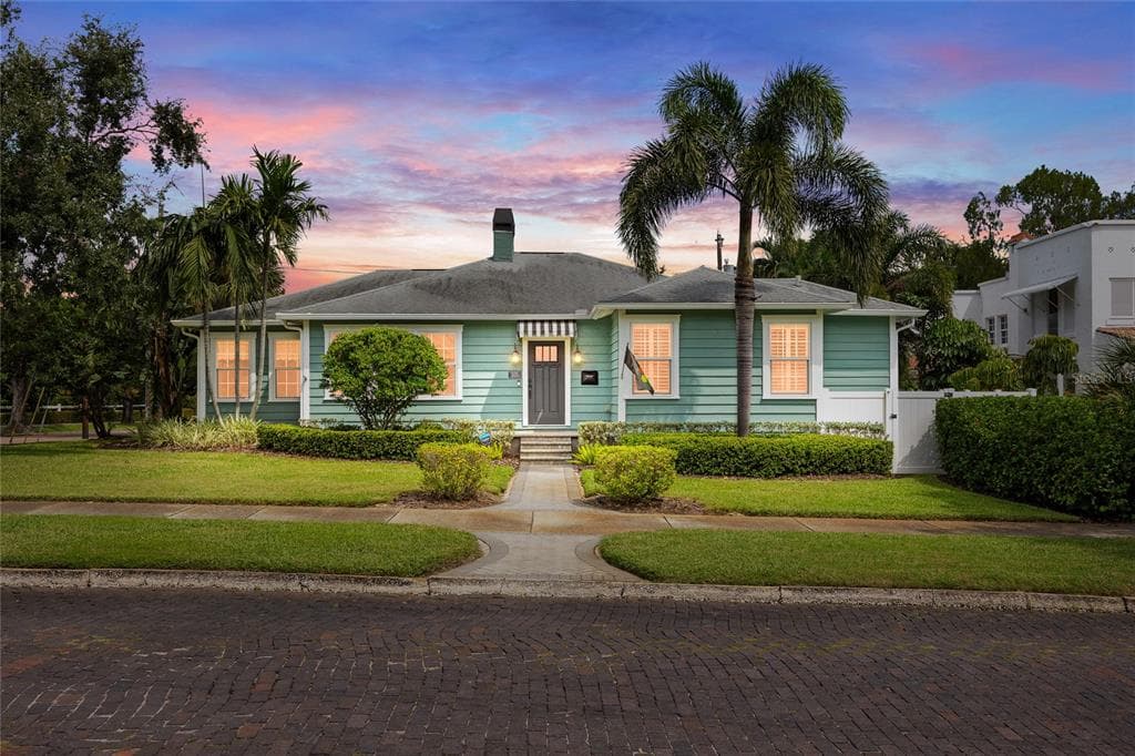 105 25TH AVENUE NE ST PETERSBURG, FL 33704