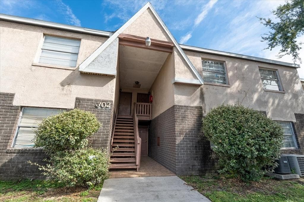 302 E WHITEHALL COURT UNIT 112 TAMPA, FL 33604