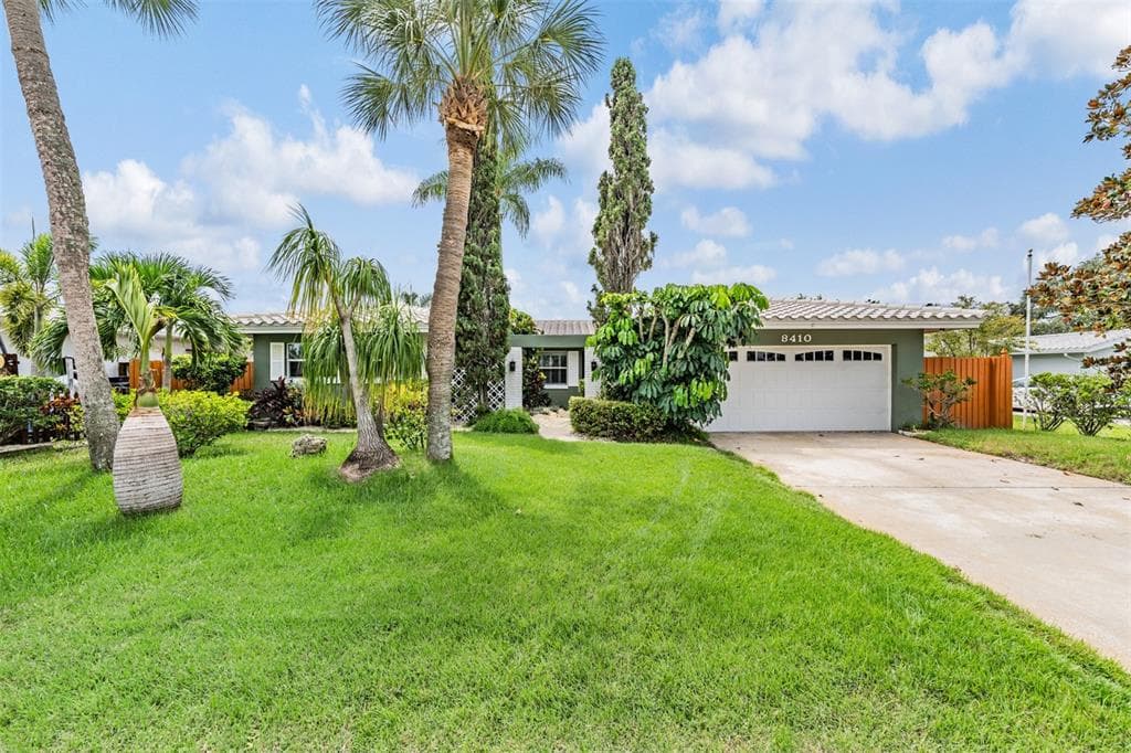 8410 BOULDER PLACE TAMPA, FL 33615