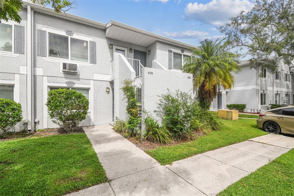 4134 DOLPHIN DRIVE TAMPA, FL 33617