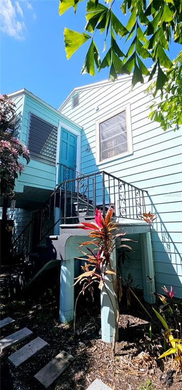 1069 21ST AVENUE N UNIT B ST PETERSBURG, FL 33704