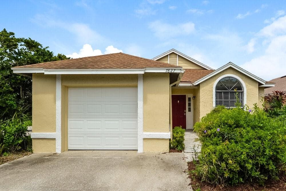 7827 FARNSWORTH COURT ORLANDO, FL 32825