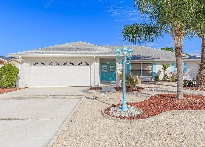 6408 LAKE SUNRISE DRIVE APOLLO BEACH, FL 33572