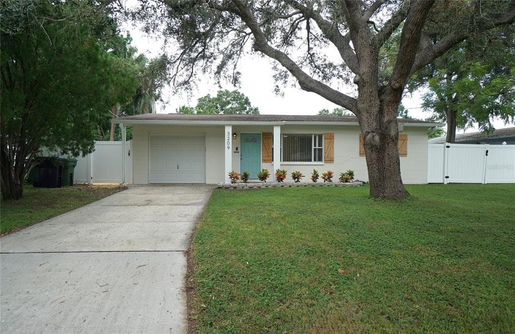 3209 W WALLACE AVENUE TAMPA, FL 33611