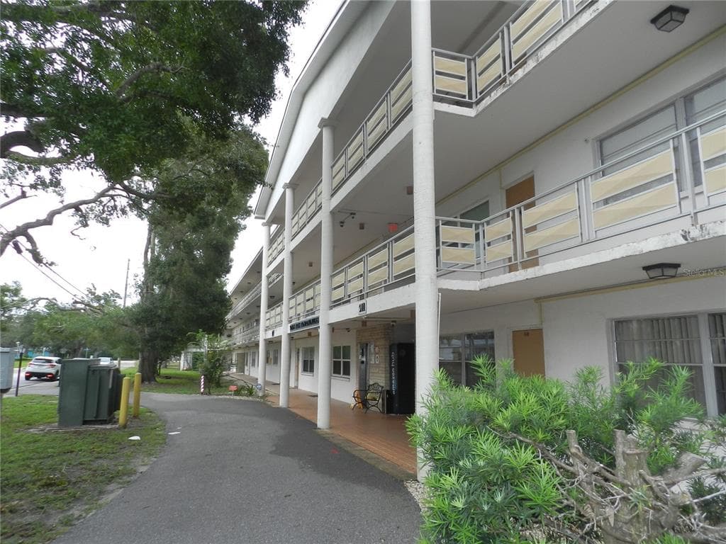 911 WASHINGTON AVENUE UNIT 112 LARGO, FL 33770