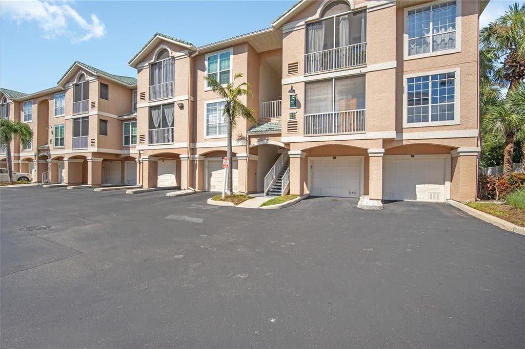 5110 BAY CLUB CIRCLE UNIT 5110 TAMPA, FL 33607