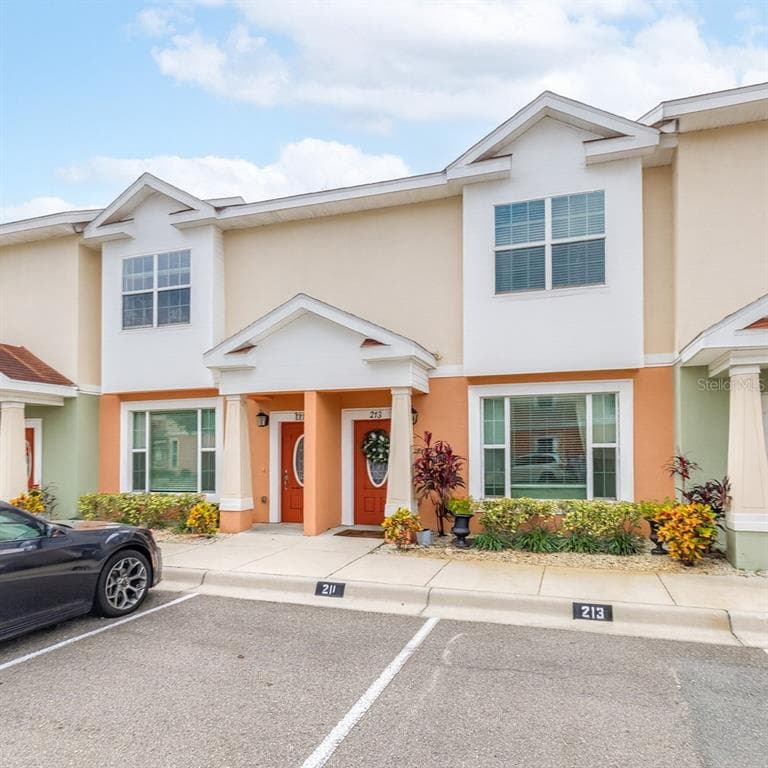 213 ALEXANDER WOODS DRIVE PLANT CITY, FL 33563