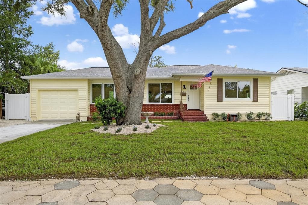 4751 BURLINGTON AVENUE N ST PETERSBURG, FL 33713