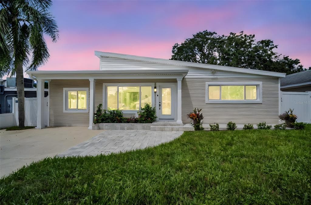 713 PINE STREET TARPON SPRINGS, FL 34689