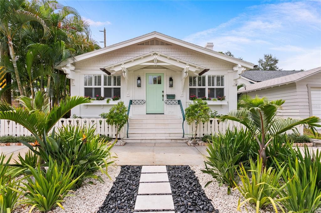 1716 OAK STREET NE ST PETERSBURG, FL 33704