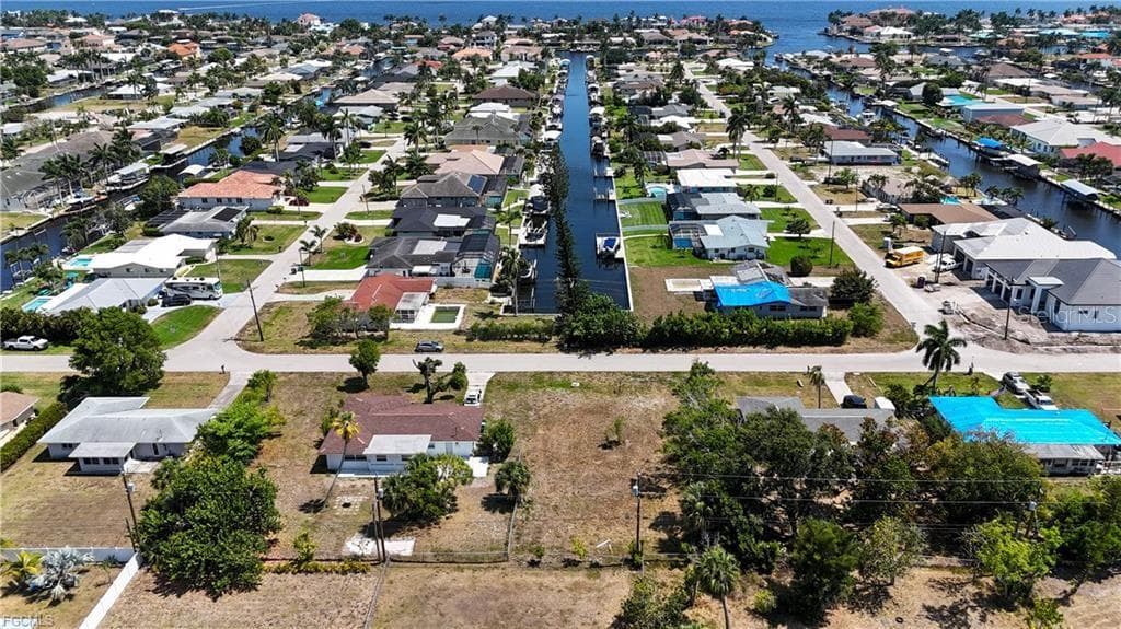 425 MONTEREY AVENUE CAPE CORAL, FL 33904