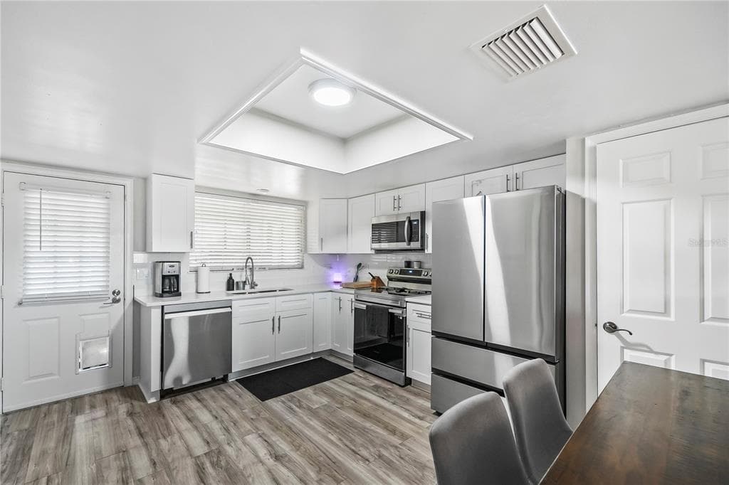 1059 APOLLO BEACH BOULEVARD UNIT 3 APOLLO BEACH, FL 33572