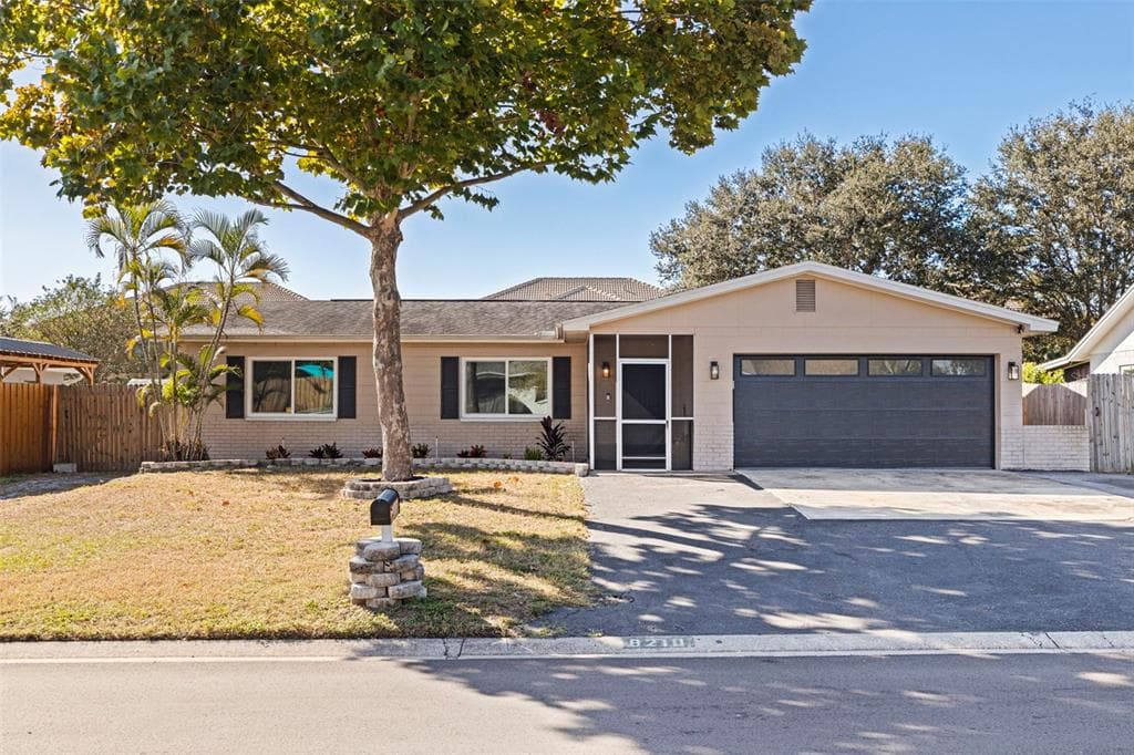 8210 FLAME VINE AVENUE SEMINOLE, FL 33777