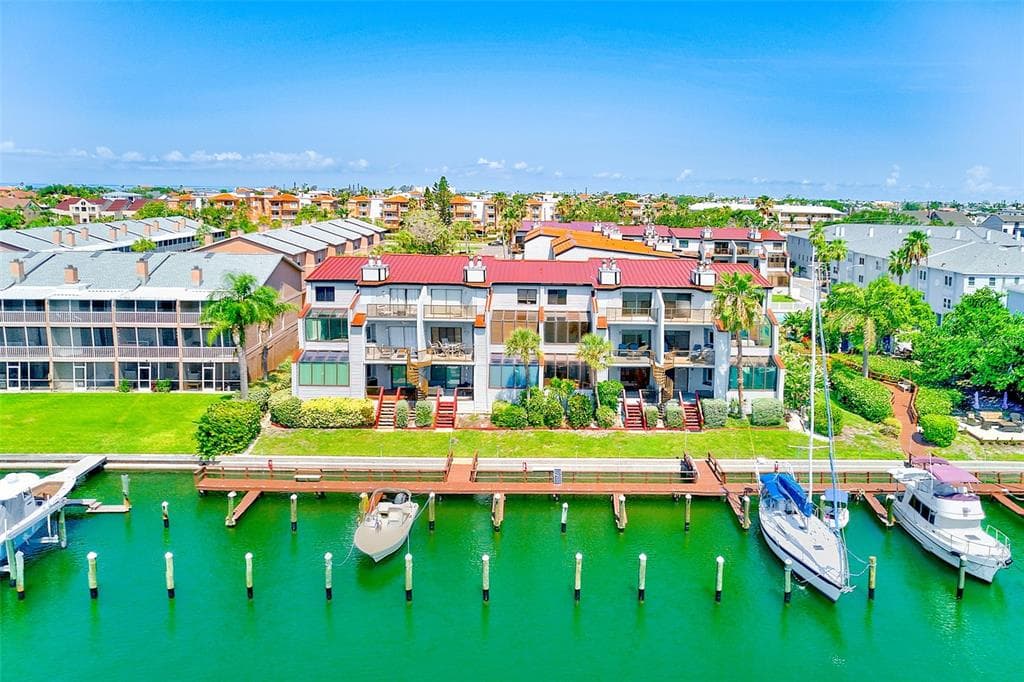 557 PINELLAS BAYWAY S UNIT 303 ST PETERSBURG, FL 33715