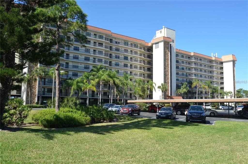 5400 PARK STREET N UNIT 8 ST PETERSBURG, FL 33709