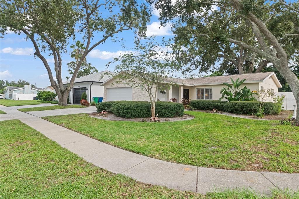 11994 104TH COURT SEMINOLE, FL 33778