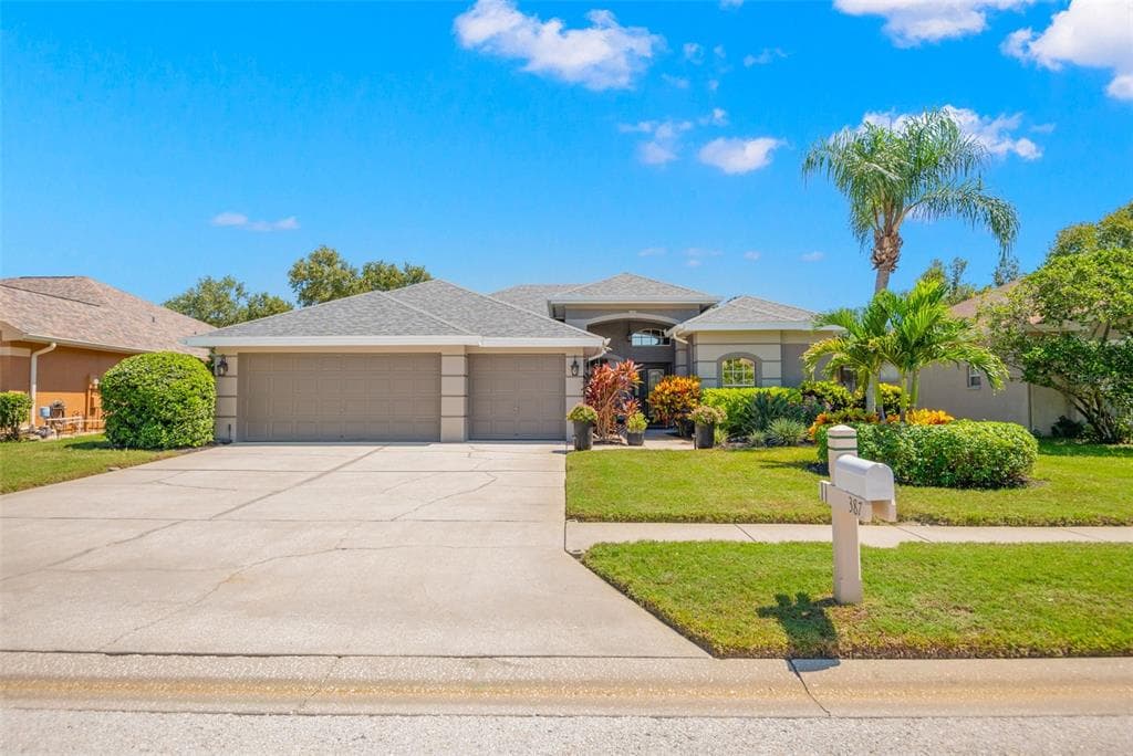 387 BRIDLE PATH WAY TARPON SPRINGS, FL 34688