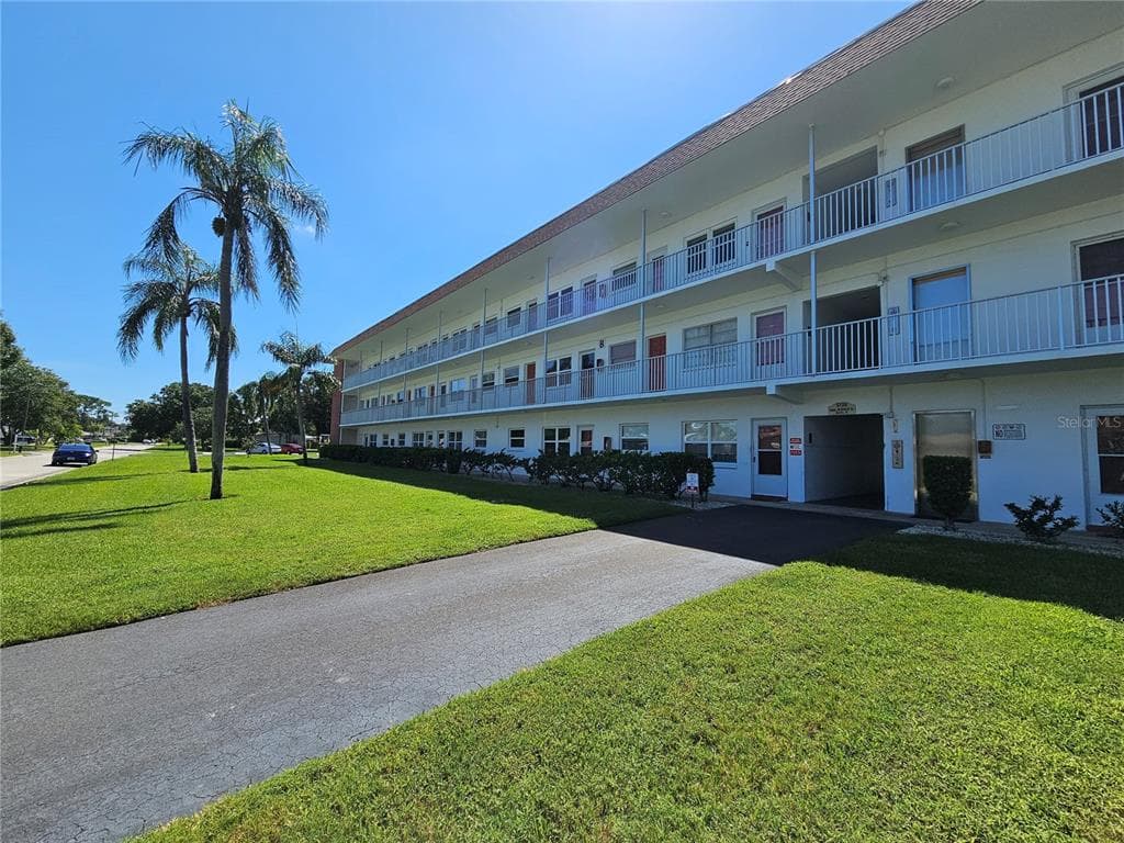 5728 14TH AVENUE N UNIT 104B ST PETERSBURG, FL 33710