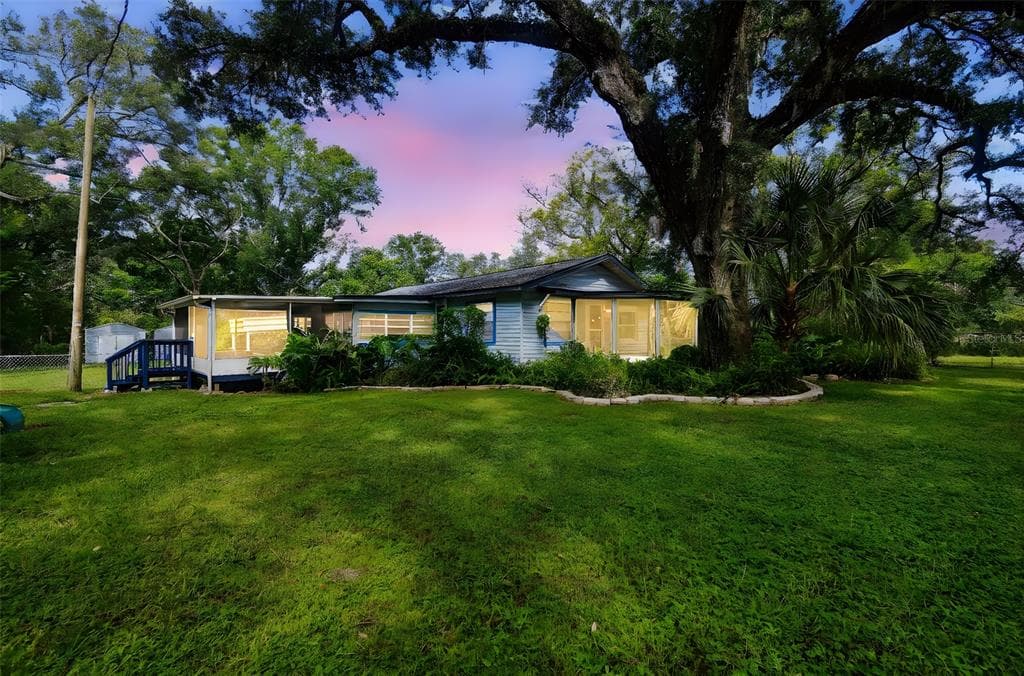 4220 LAKEWOOD DRIVE SEFFNER, FL 33584